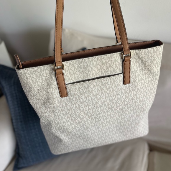 Michael Kors Original Vanilla Tote - Picture 5 of 12